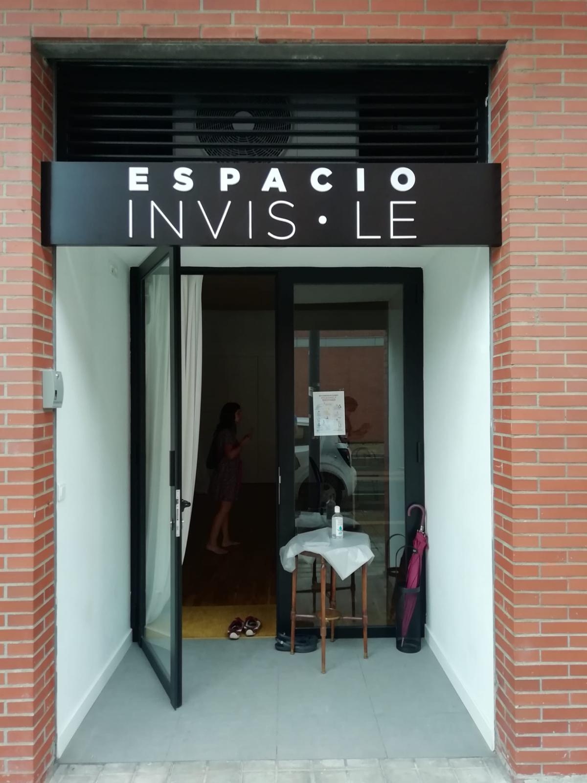 Rótulos sin luz para las fachadas de su negocio en Madrid